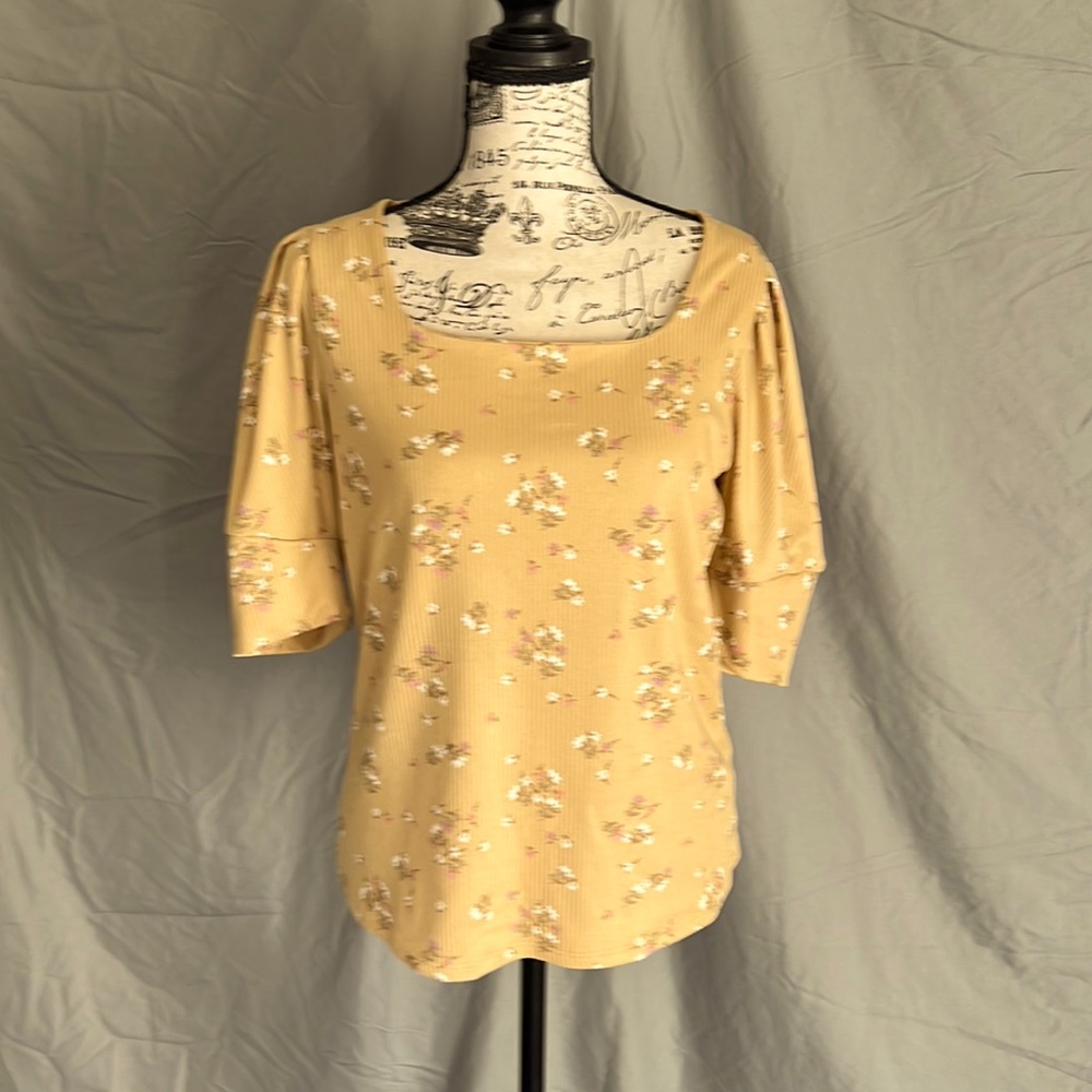 Square Neck Knit Top with puffy short sleeves. M. Yellow-Beige